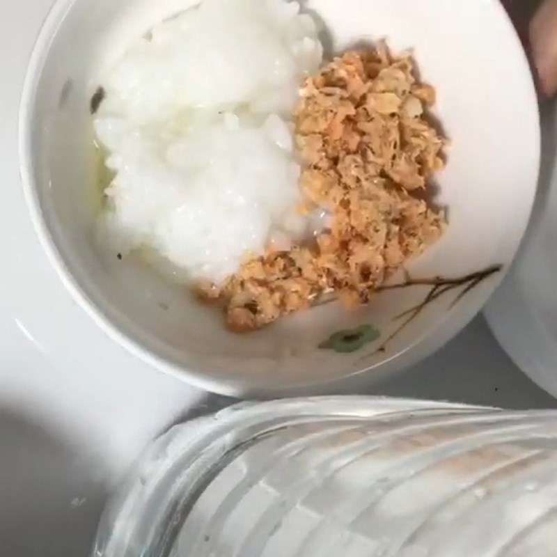 Bước 5 Cho bí và cá nghiễn nhuyễn vào cháo nấu sẵn Cháo cá hồi bí xanh