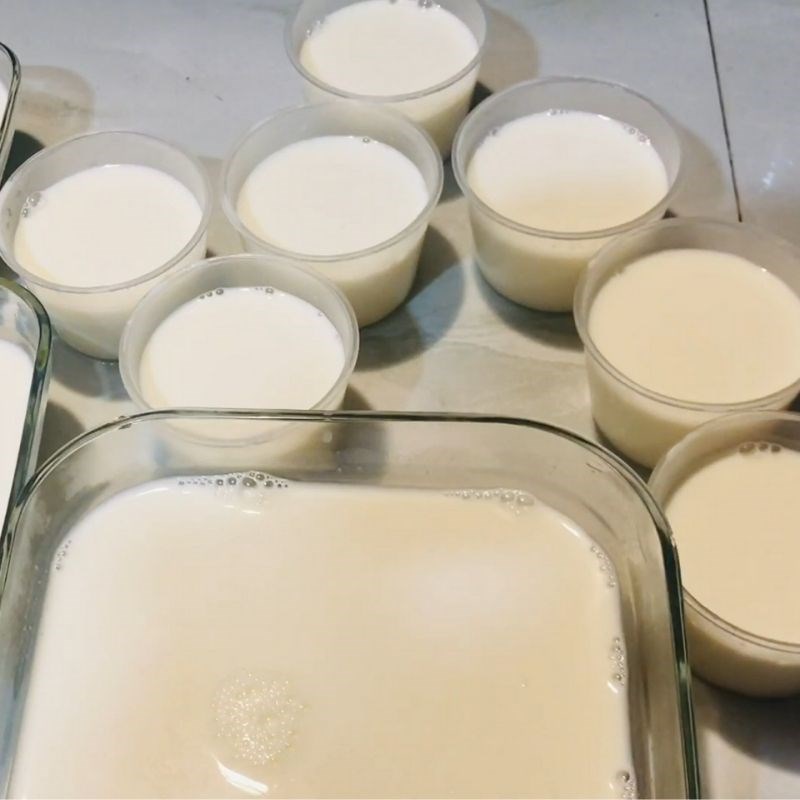 Bước 3 Cho vào khuôn và ủ Sữa chua dẻo bằng gelatin lá
