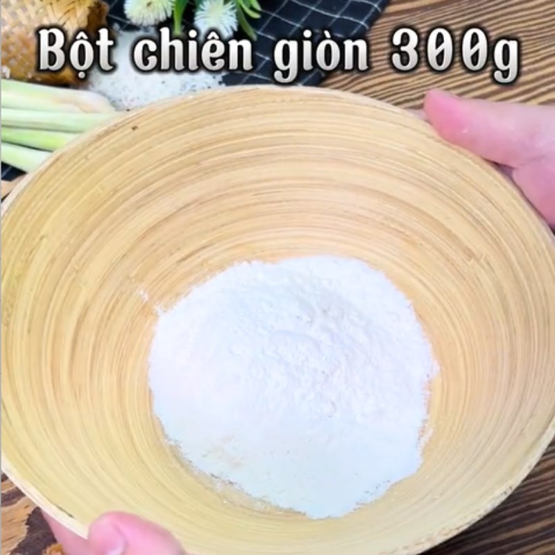 Bước 1 Chuẩn bị nguyên liệu Bánh mì tôm chiên (Công thức được chia sẻ từ Tiktok Cách Nấu Ngon cùng Cách Nấu Ngon)