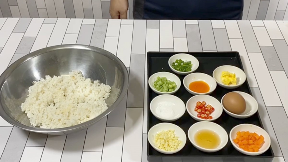 Nguyên liệu món ăn cơm chiên bơ tỏi