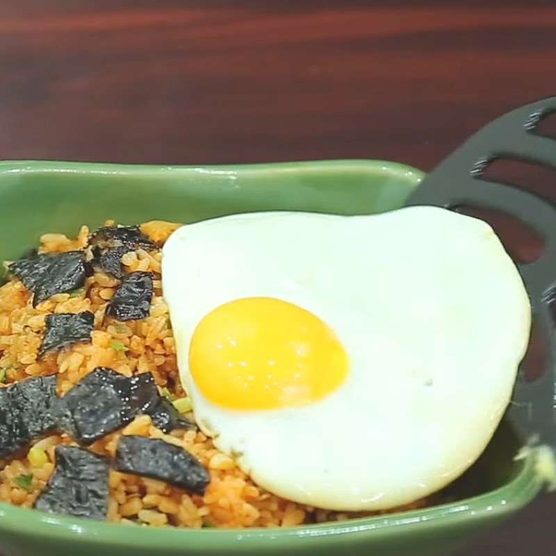 Bước 2 Hoàn thành Cơm rang kim chi