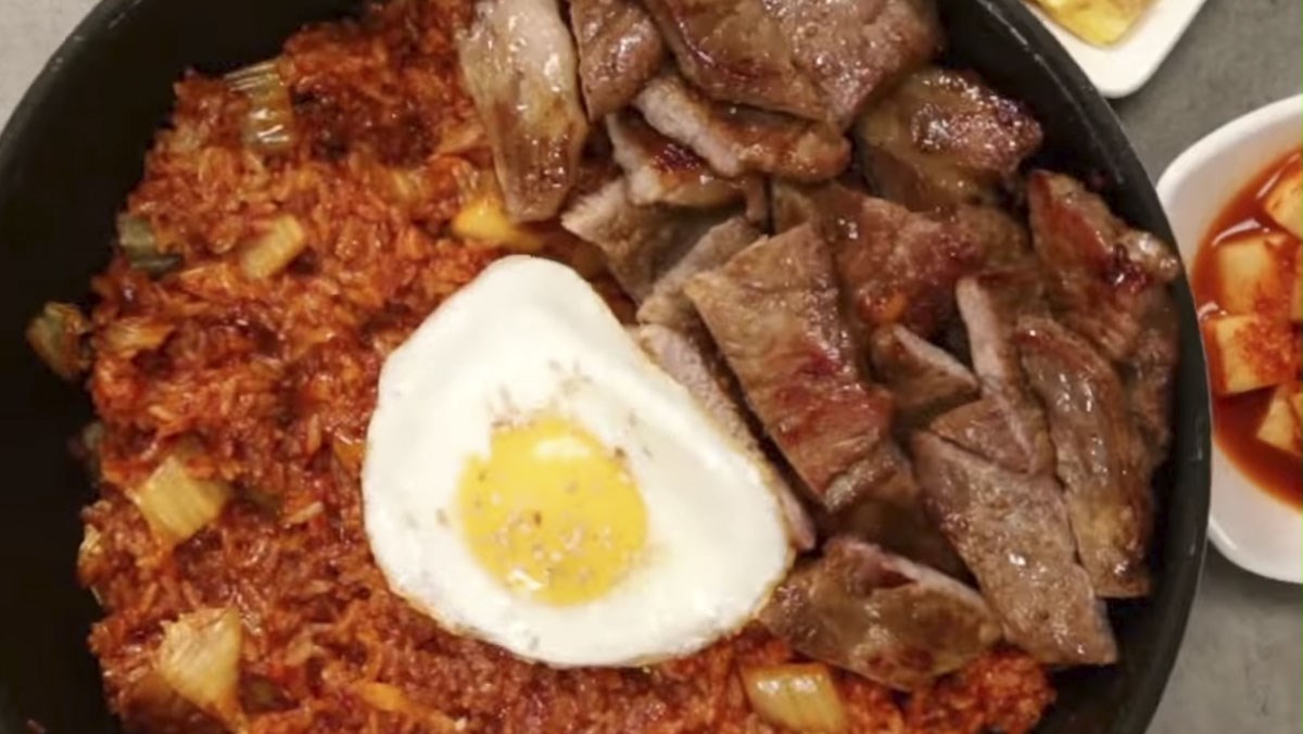 Cơm rang kim chi thịt bò