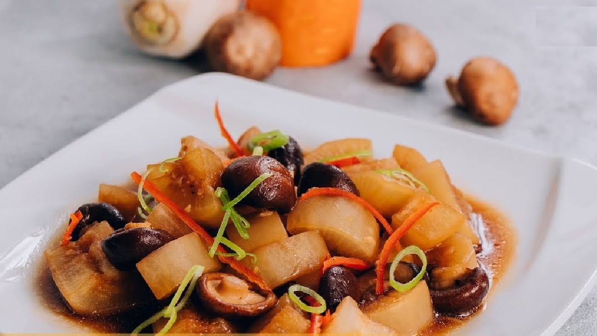Củ cải kho nấm đông cô