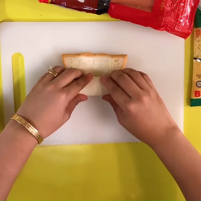 Bước 2 Cuộn bánh Sandwich cuộn xúc xích