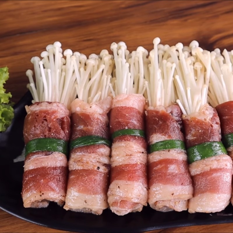 Bước 3 Cuốn bò Ba chỉ bò cuộn nấm kim châm nướng