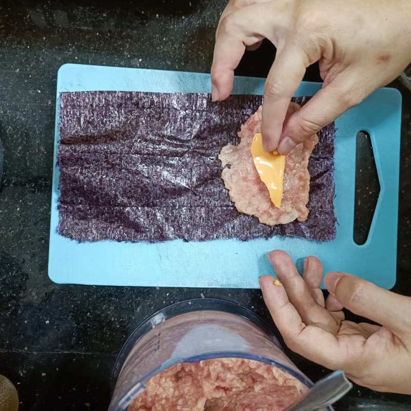 Bước 2 Cuộn chả Chả thịt heo cuộn rong biển (Công thức được chia sẻ từ người dùng)
