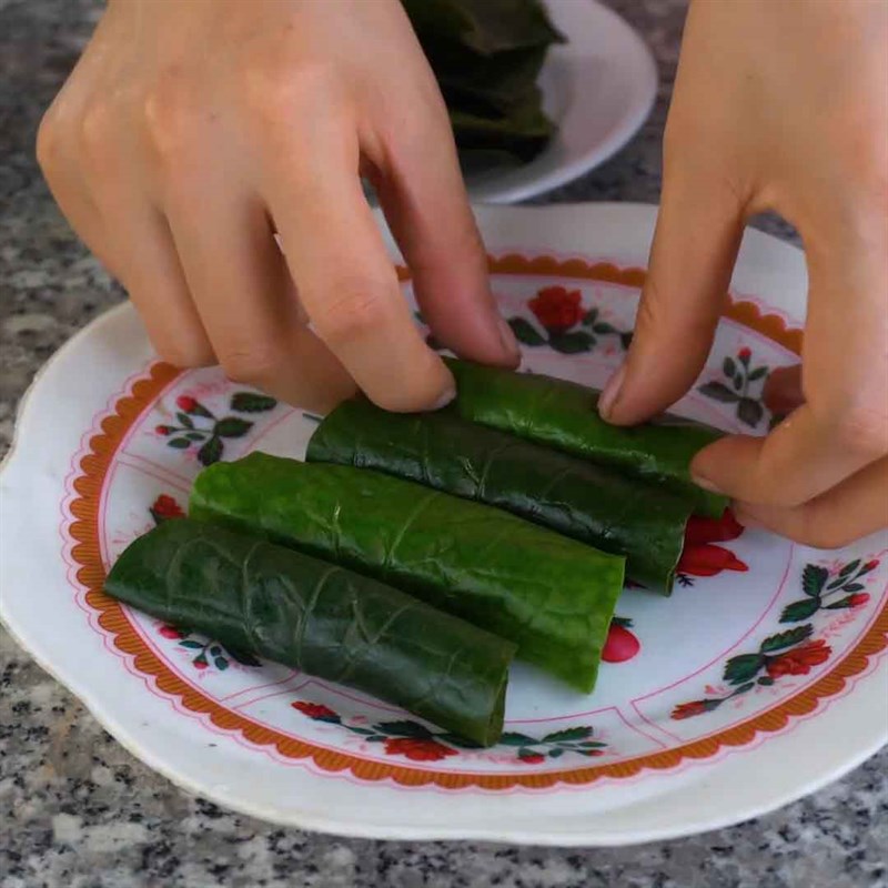 Bước 3 Cuốn chả Chả cuốn lá lốt chay
