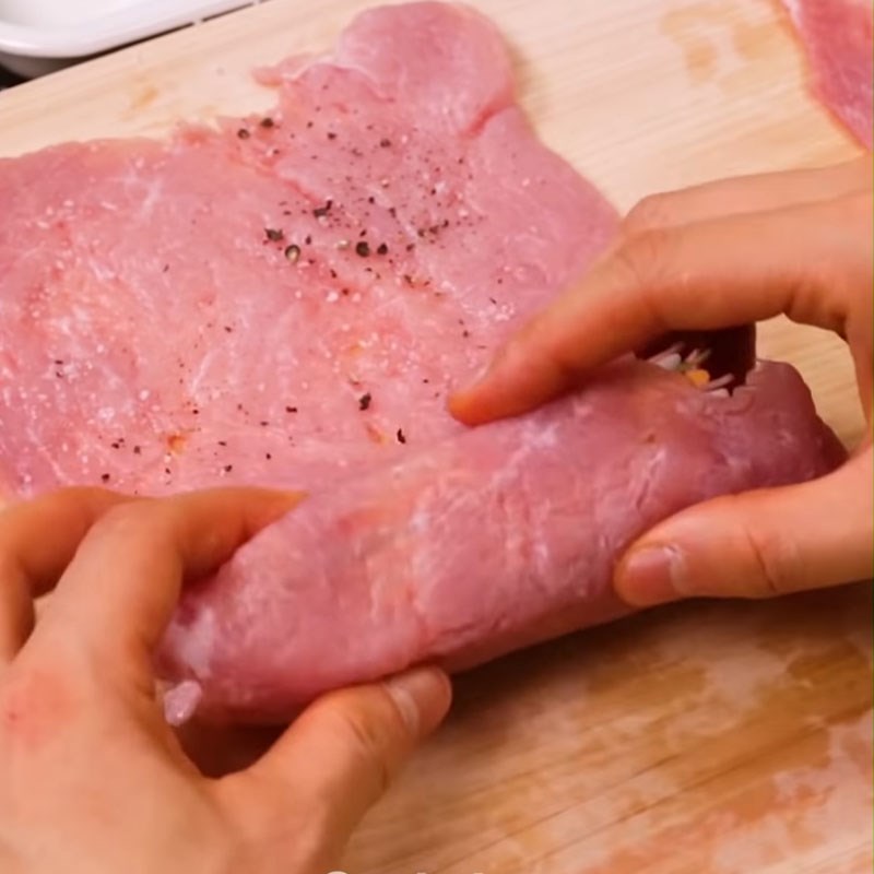 Bước 4 Cuốn thịt Thịt heo cuộn phô mai jambon chiên xù