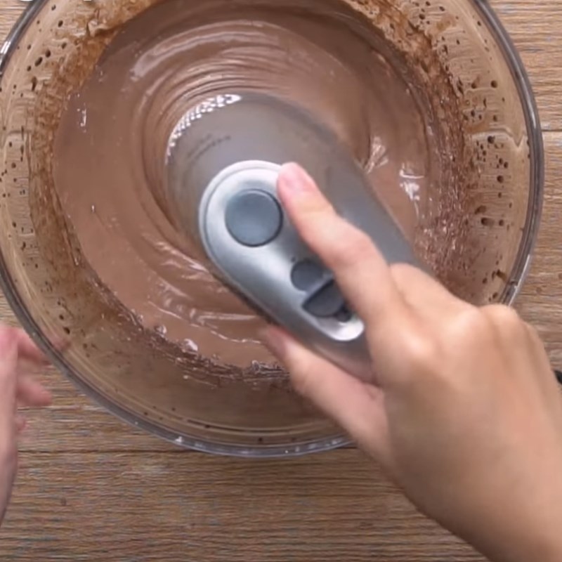 Bước 2 Đánh bông hỗn hợp siro cacao và gelatin Kẹo dẻo Marshmallow
