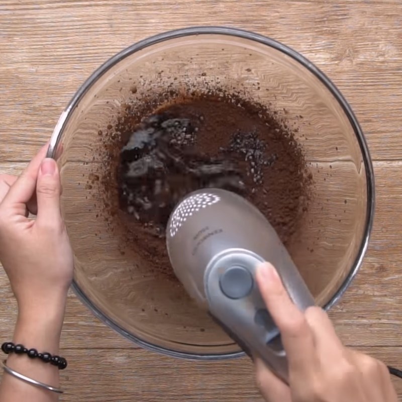Bước 2 Đánh bông hỗn hợp siro cacao và gelatin Kẹo dẻo Marshmallow