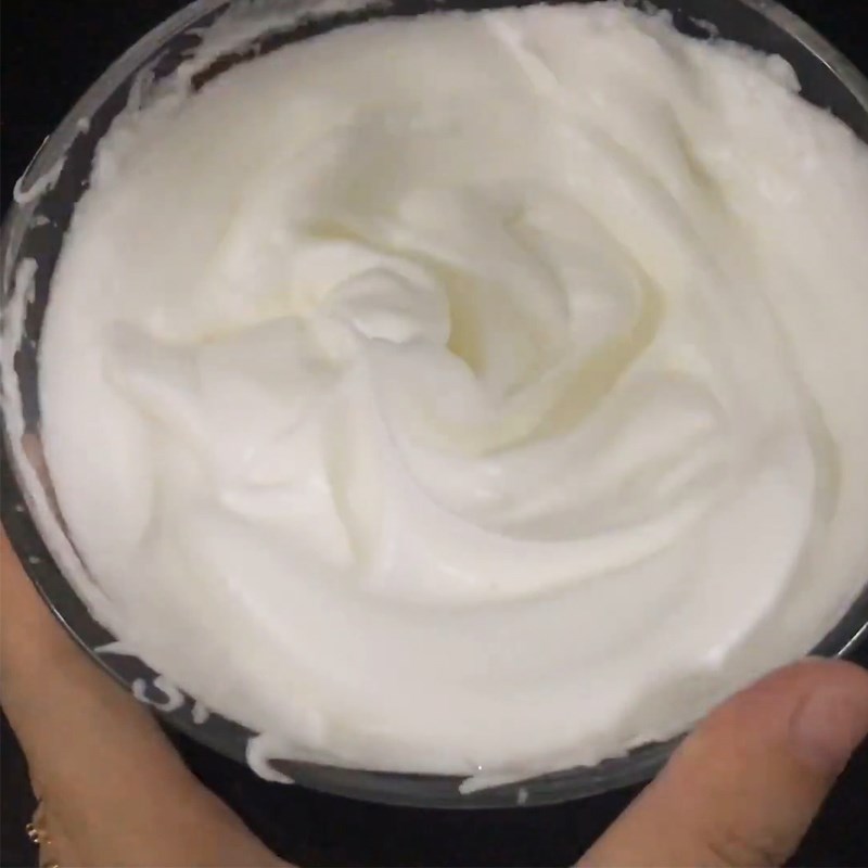 Bước 2 Đánh bông lòng trắng trứng Bánh milo kem mặn (kem cheese)