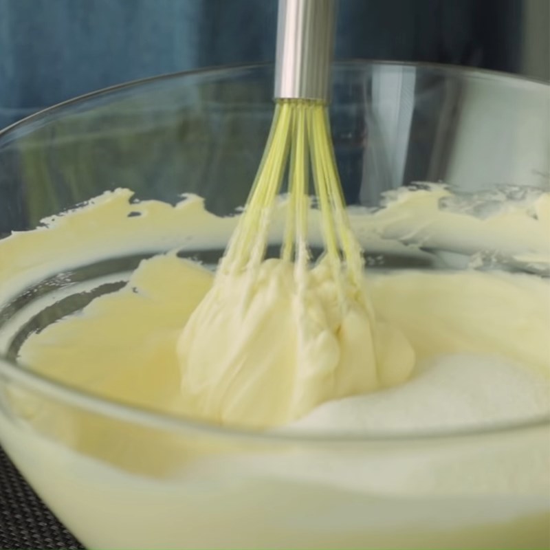 Bước 1 Đánh đường và phô mai Bánh kem phô mai cháy - Basque Burnt Cheese