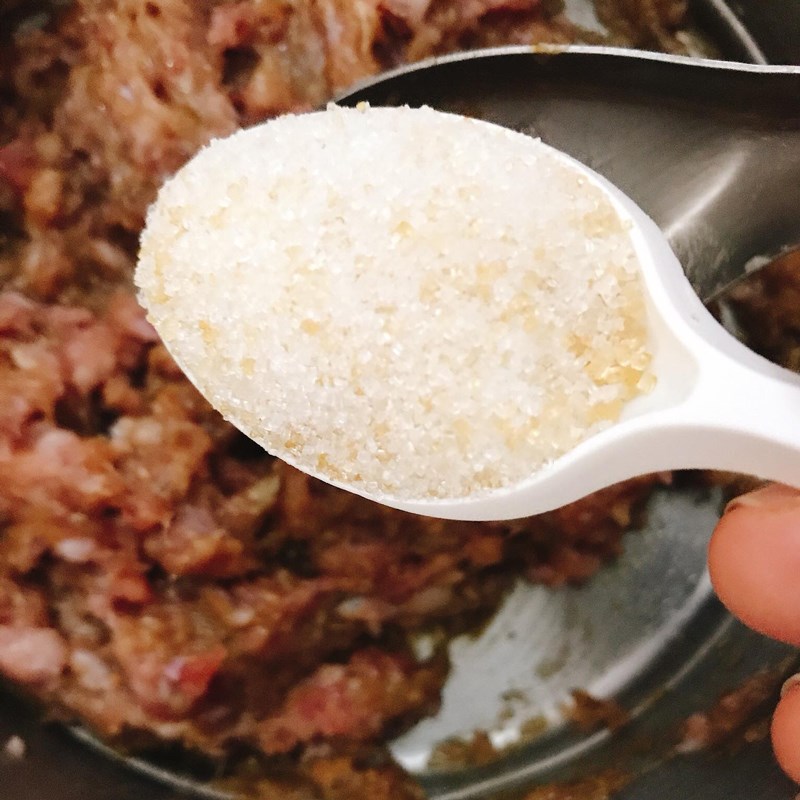 Bước 1 Đánh hỗn hợp mắm thịt trứng Mắm cá linh chưng thịt trứng