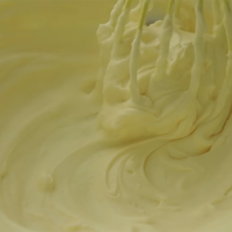 Bước 2 Đánh kem phô mai cà phê Cheesecake cà phê