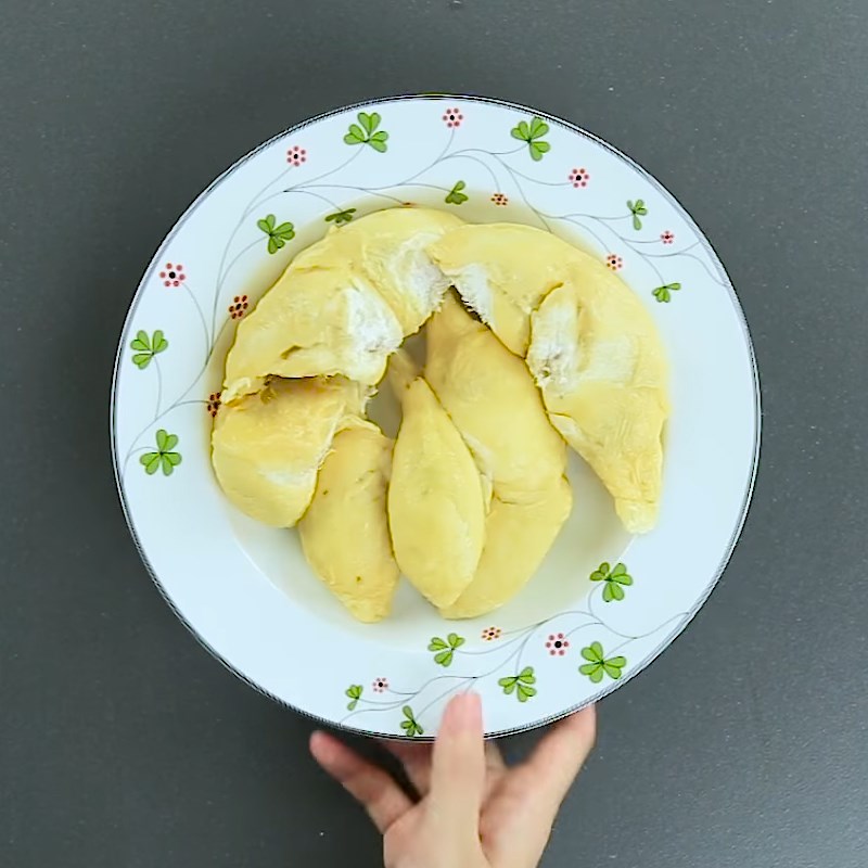 Bước 2 Đánh kem tươi, rán vỏ bánh và tạo hình bánh Bánh crepe sầu riêng