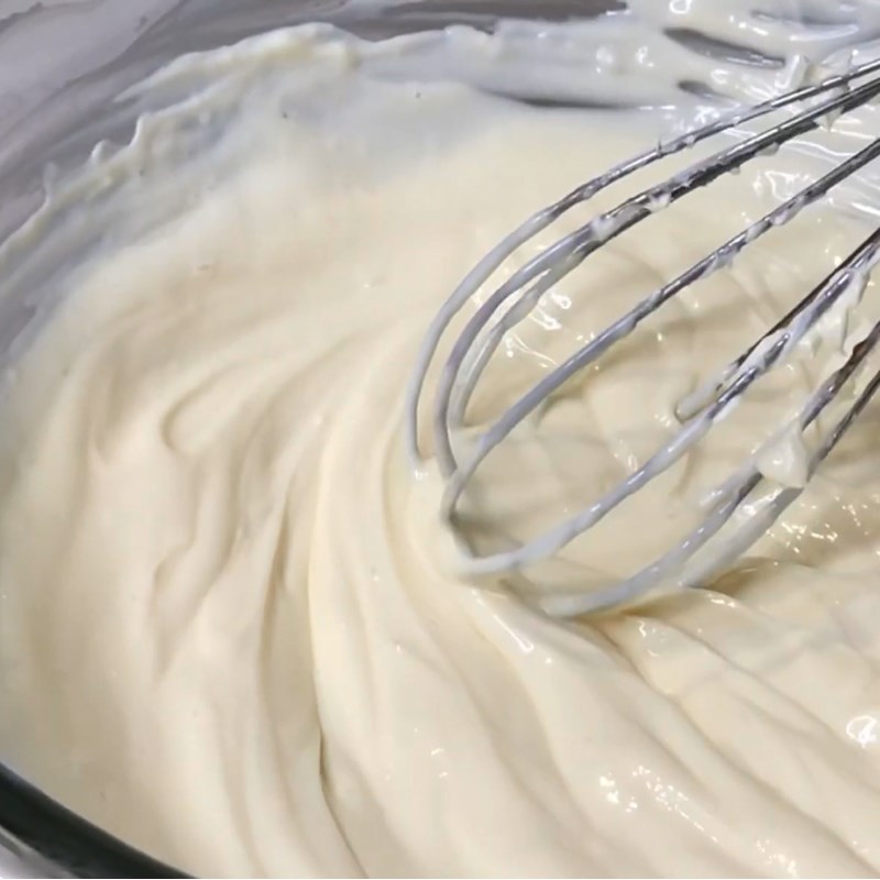 Bước 2 Đánh tan cream cheese Cheesecake trái vải