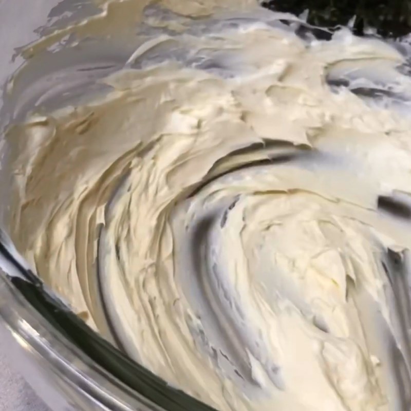 Bước 2 Đánh tan cream cheese Cheesecake trái vải
