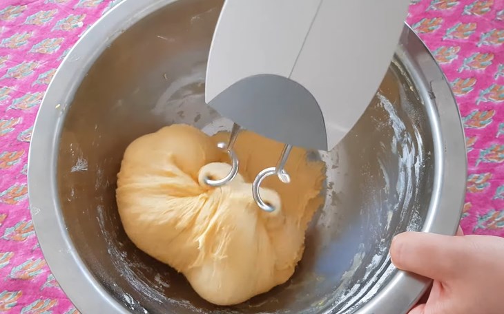Bước 6 Đánh trộn bột bánh bao Bánh bao bí đỏ