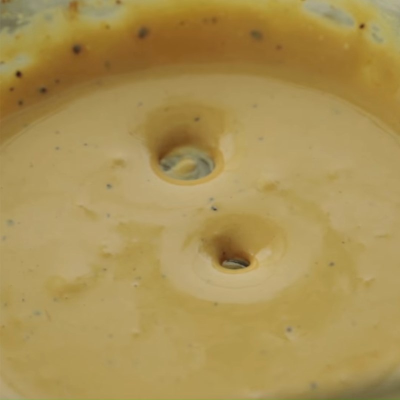 Bước 1 Đánh trứng Tiramisu kẹo đường dalgona