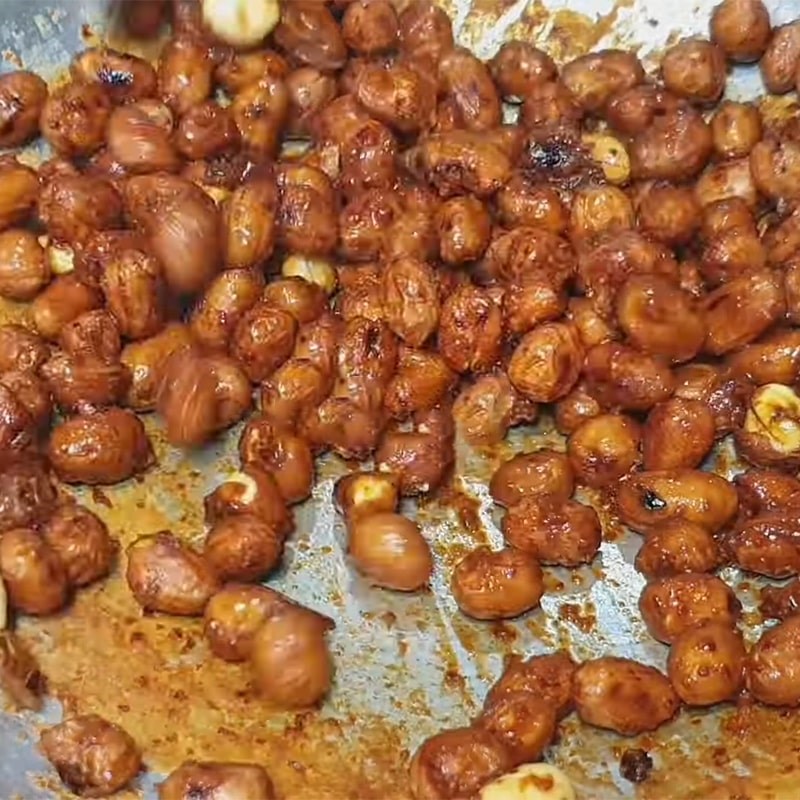 Bước 3 Rang đậu phộng với muối ớt Đậu phộng rang muối ớt