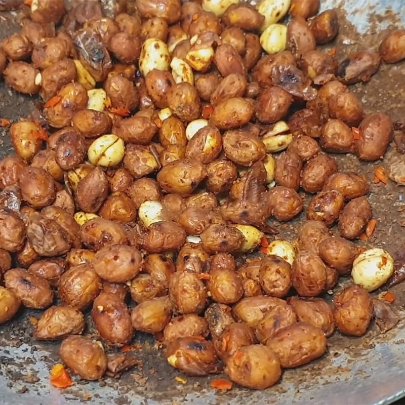 Bước 3 Rang đậu phộng với muối ớt Đậu phộng rang muối ớt