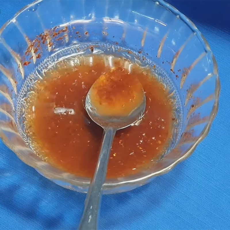Bước 2 Pha hỗn hợp muối ớt Đậu phộng rang muối ớt