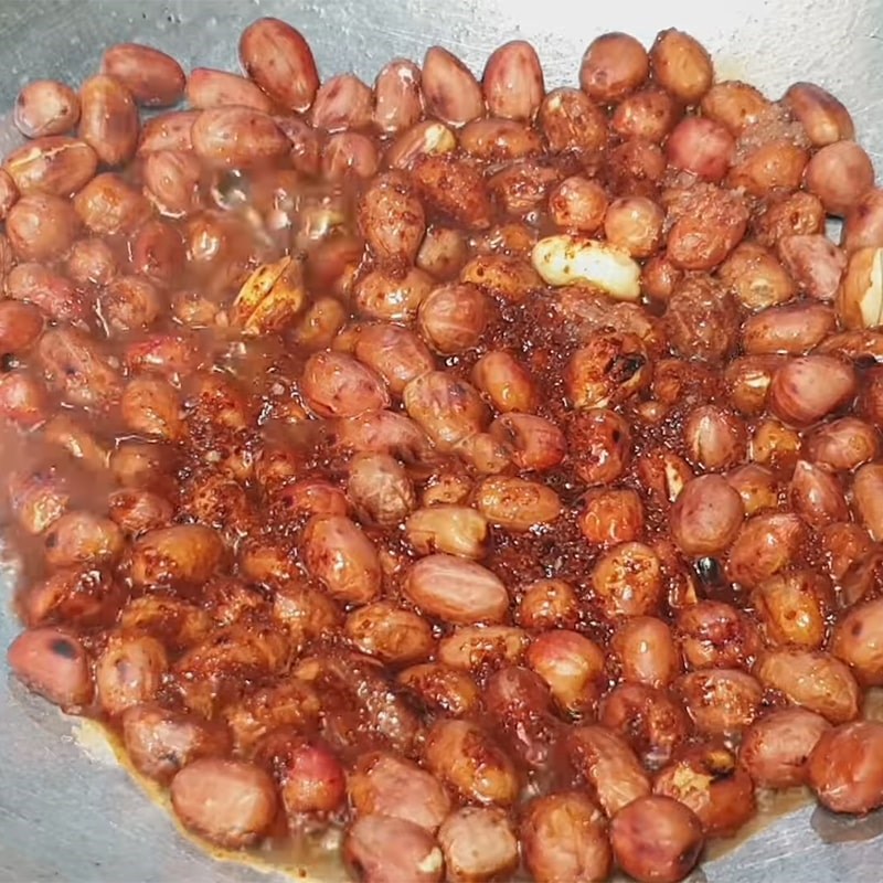 Bước 3 Rang đậu phộng với muối ớt Đậu phộng rang muối ớt
