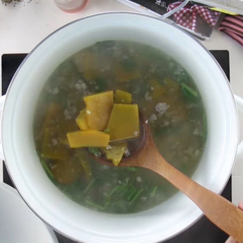 Bước 3 Nấu canh bí Canh bí đỏ thịt bằm