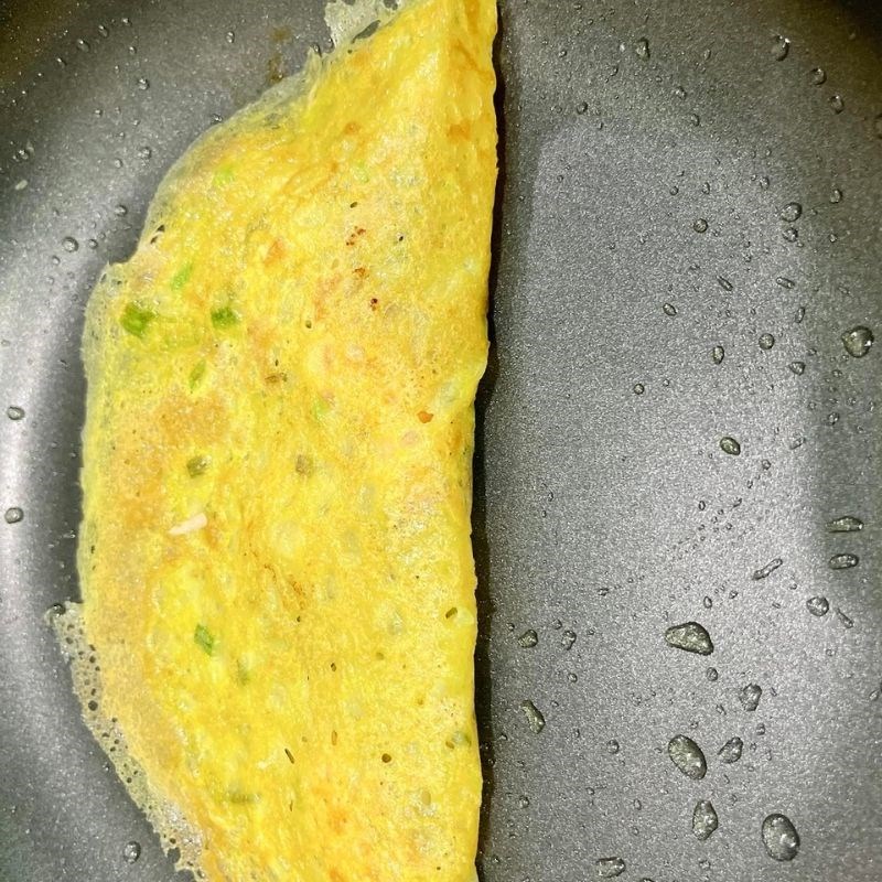 Bước 3 Đổ bánh xèo Bánh xèo miền Tây