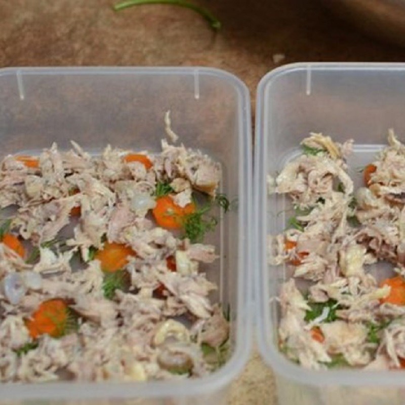 Bước 2 Đổ khuôn Gà nấu đông với trứng gà, trứng vịt