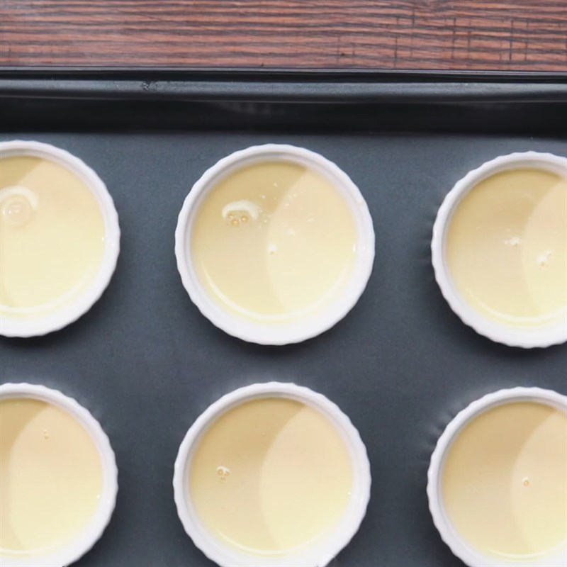 Bước 3 Đổ khuôn Cream brulee