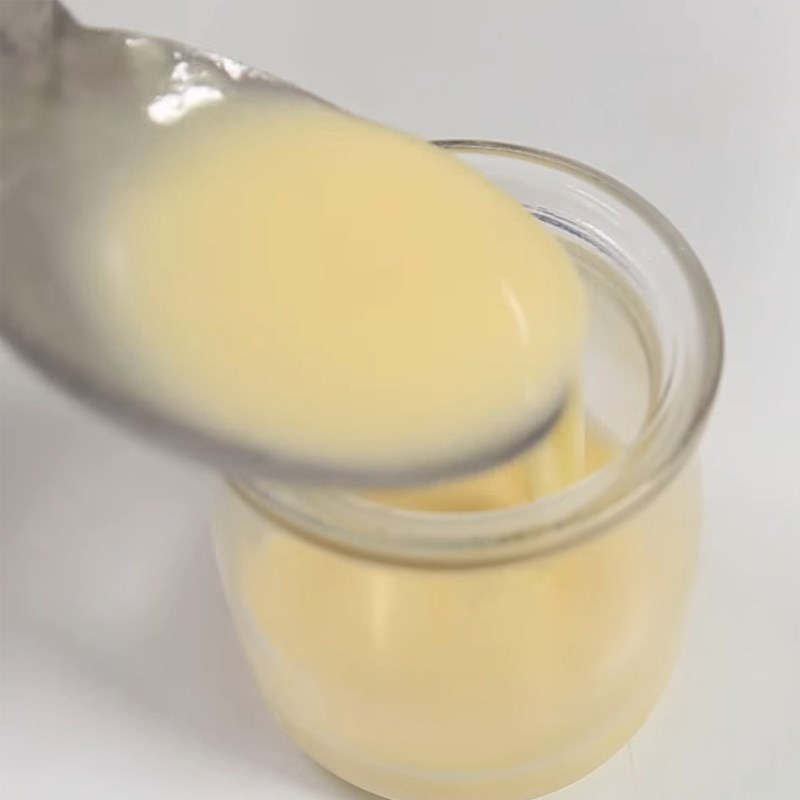 Bước 3 Đổ khuôn Panna cotta siro cam