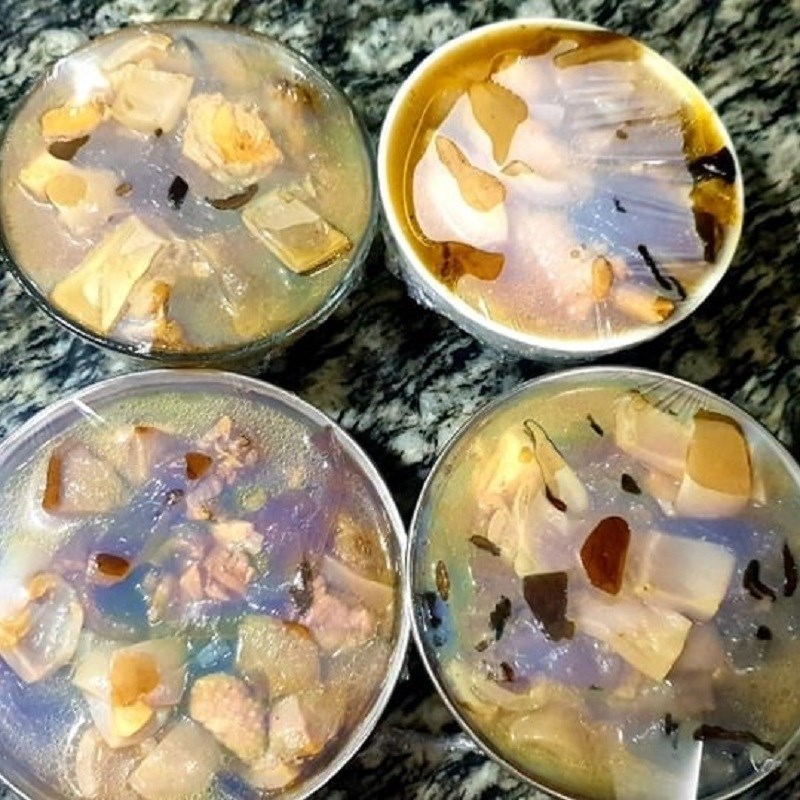 Bước 5 Đổ khuôn Gà nấu đông với mộc nhĩ, nấm hương