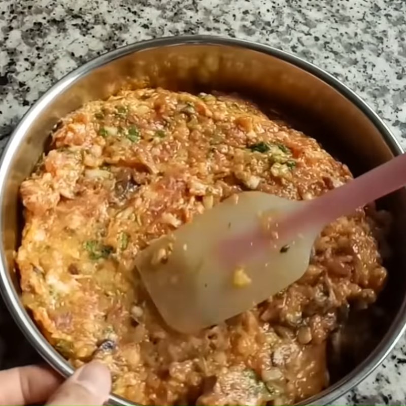 Bước 3 Đổ khuôn làm chả Chả trứng muối