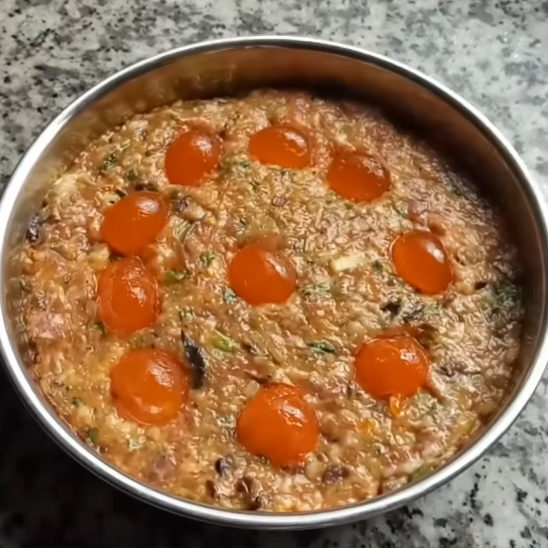 Bước 3 Đổ khuôn làm chả Chả trứng muối