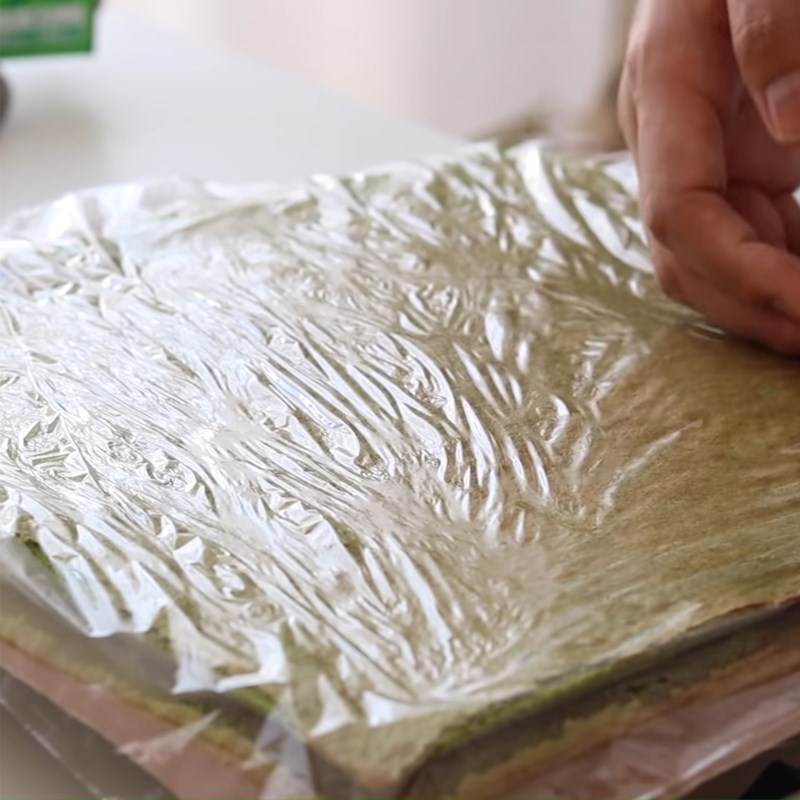 Bước 3 Đổ khuôn, nướng bánh Tiramisu trà xanh