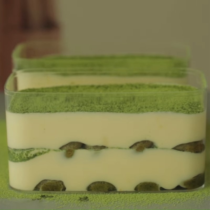 Bước 6 Đổ khuôn tiramisu Tiramisu trà xanh bằng bánh lady fingers