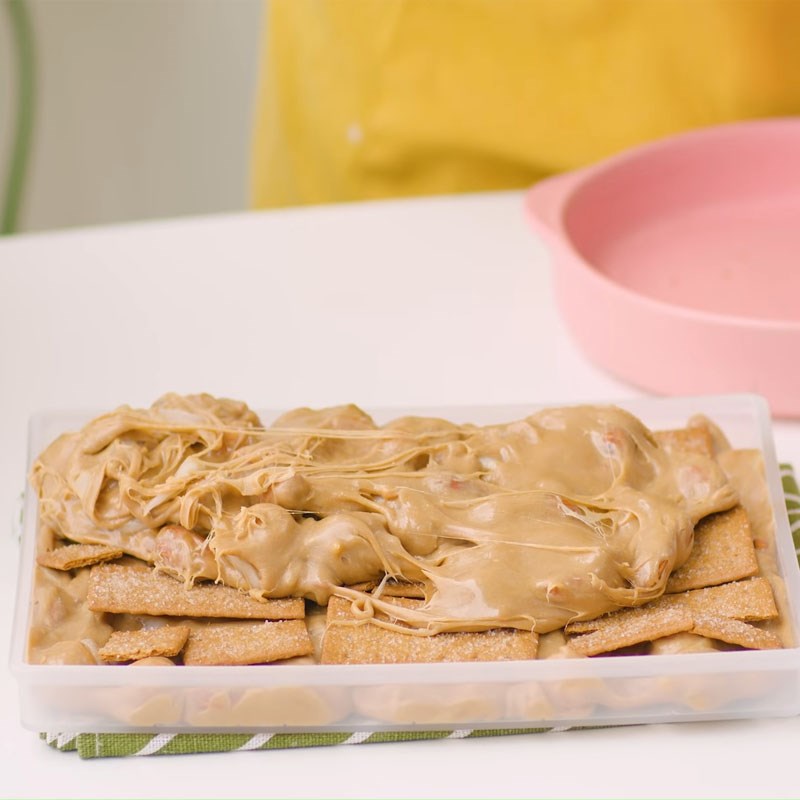 Bước 3 Đổ khuôn và làm cứng kẹo Kẹo nougat sữa dừa cà phê