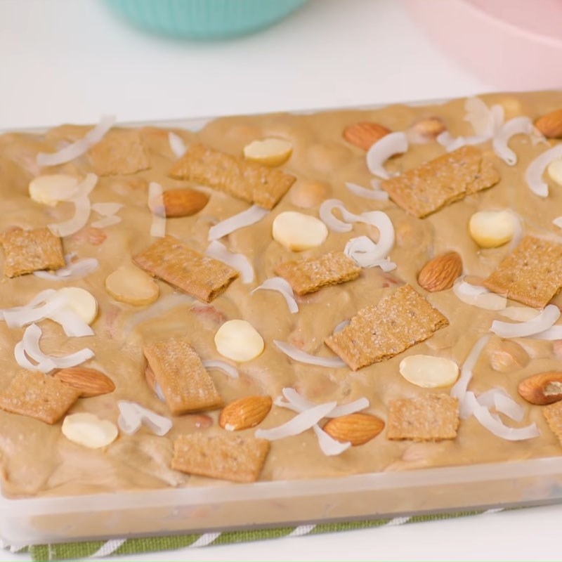 Bước 3 Đổ khuôn và làm cứng kẹo Kẹo nougat sữa dừa cà phê