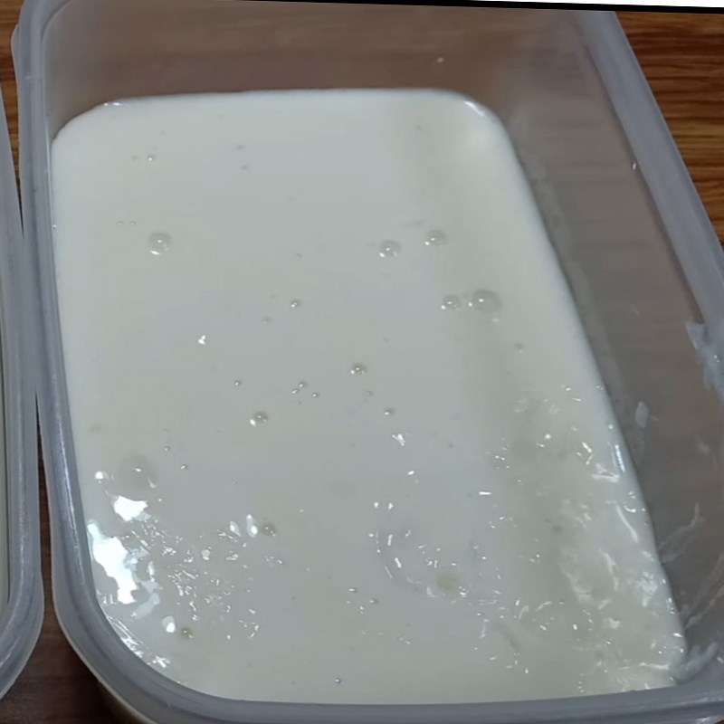 Bước 2 Đổ khuôn và làm đông Thạch sữa chua truyền thống