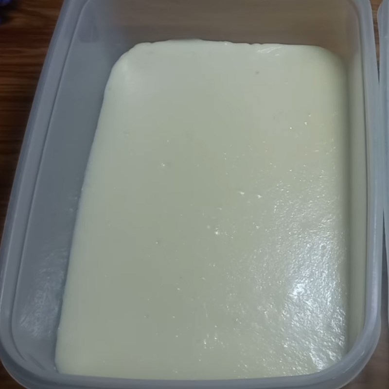 Bước 2 Đổ khuôn và làm đông Thạch sữa chua truyền thống