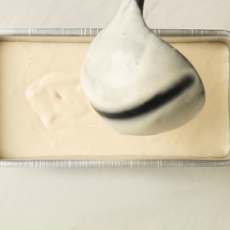 Bước 4 Đổ khuôn và làm kem Kem phô mai - cheese ice cream