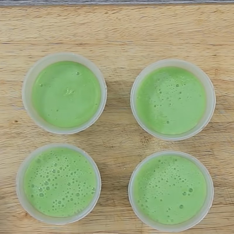 Bước 3 Đổ khuôn và làm lạnh Thạch sữa chua matcha