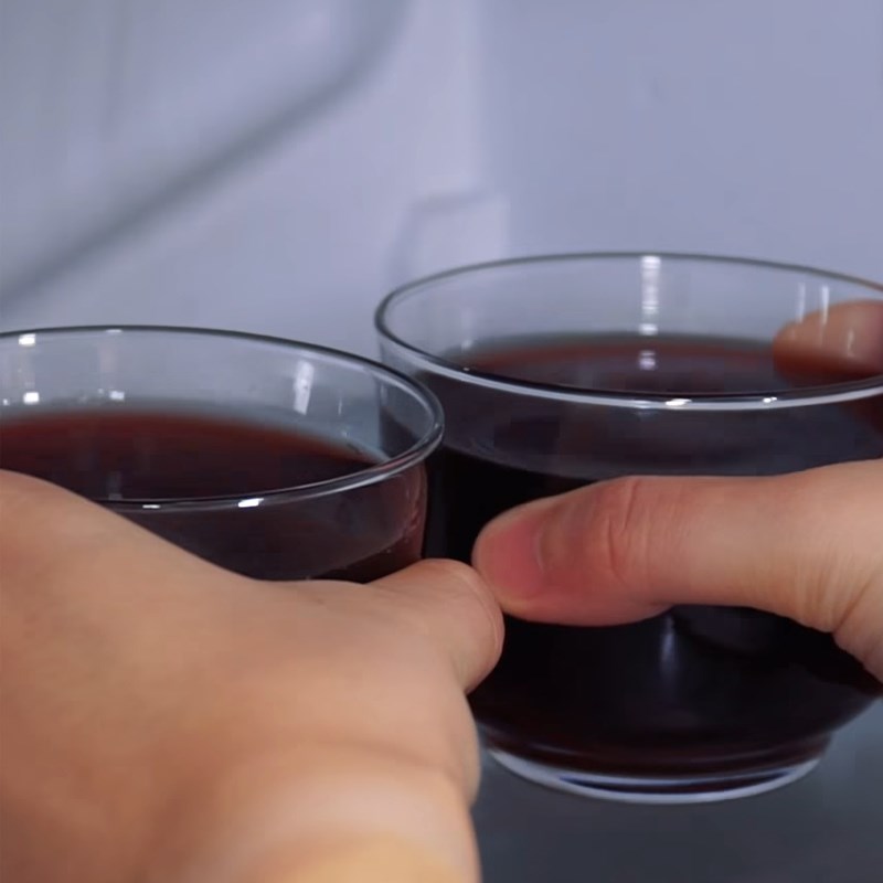 Bước 3 Đổ khuôn và làm lạnh Thạch trà hoa khô