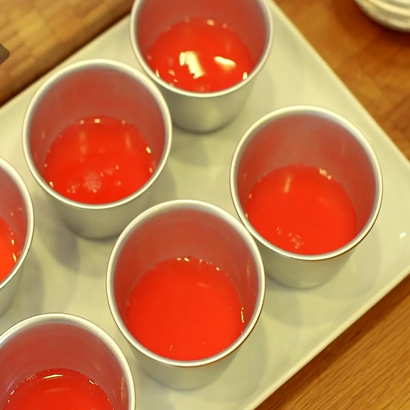 Bước 3 Đổ khuôn và làm lạnh bánh lần 1 Panna cotta mận dừa