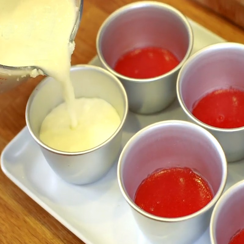Bước 5 Đổ khuôn và làm lạnh bánh lần 2 Panna cotta mận dừa