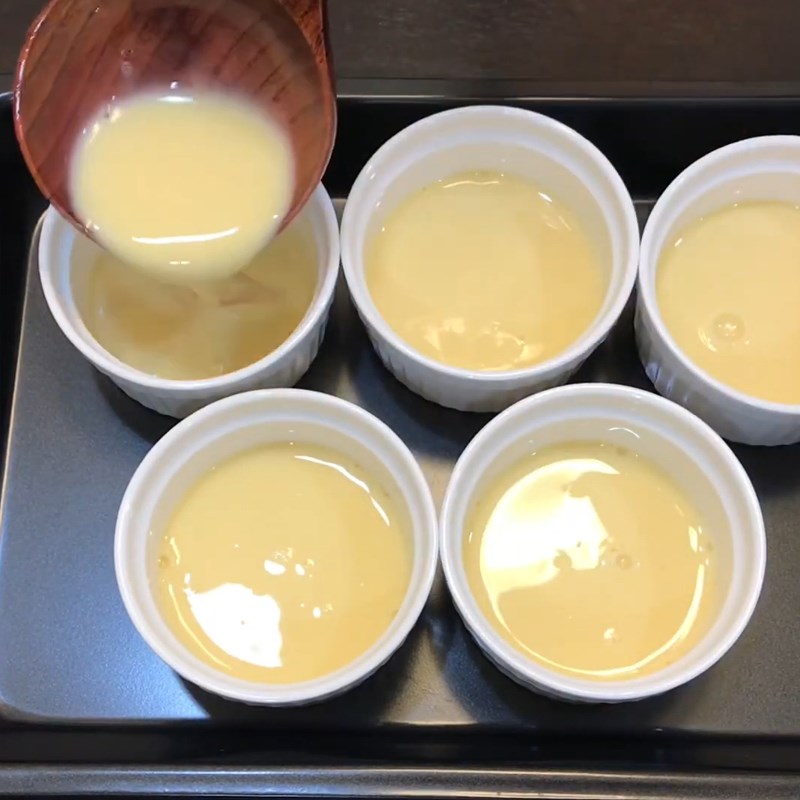 Bước 3 Đổ khuôn và nướng bánh Bánh flan sữa tươi nướng