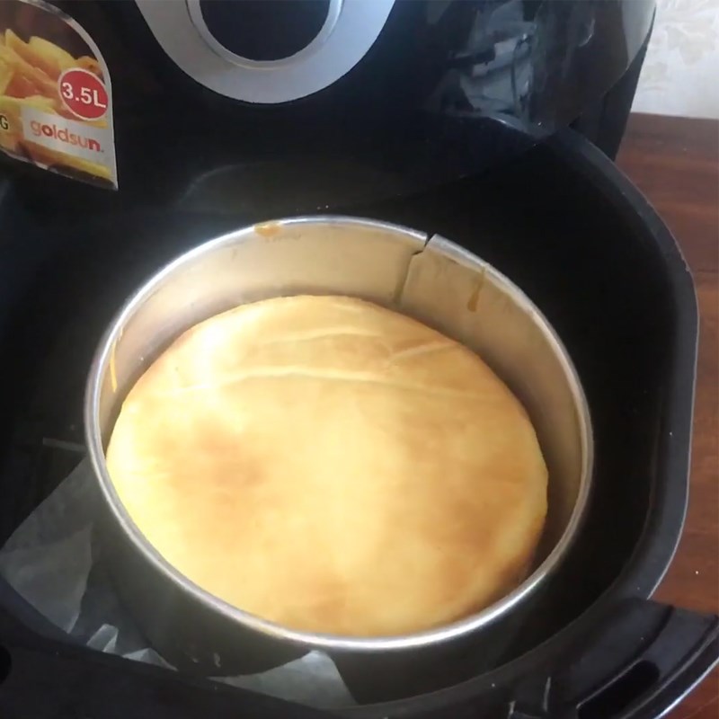 Bước 5 Đổ khuôn và nướng bánh Bánh bông lan sữa chua bằng nồi chiên không dầu bông mềm