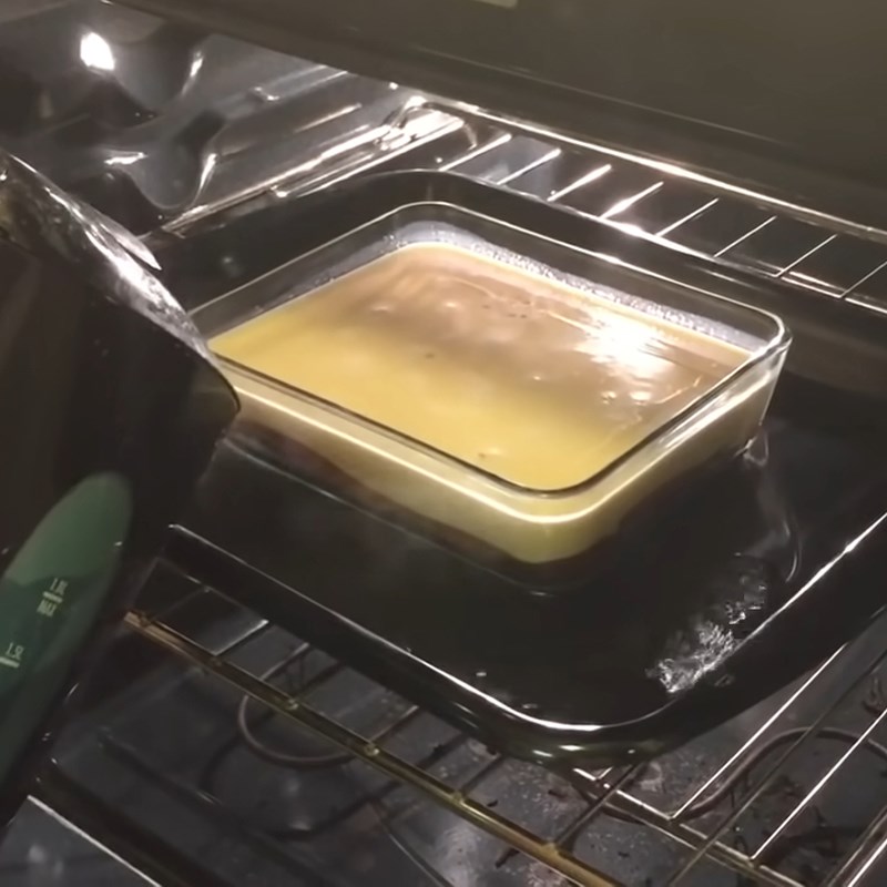 Bước 3 Đổ khuôn và nướng bánh Bánh flan sữa đặc nướng