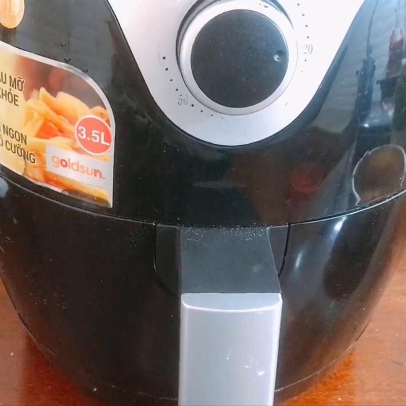 Bước 4 Đổ khuôn và nướng bánh Bánh bông lan sữa chua táo bằng nồi chiên không dầu